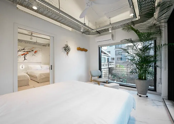 Yt Tailored Service Near Hongik Univ Station