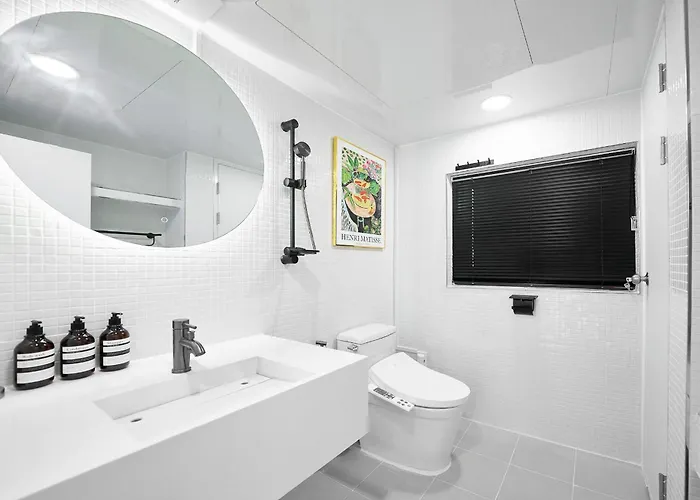 Yt Tailored Service Near Hongik Univ Station *