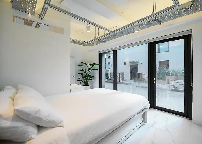 Yt Tailored Service Near Hongik Univ Station